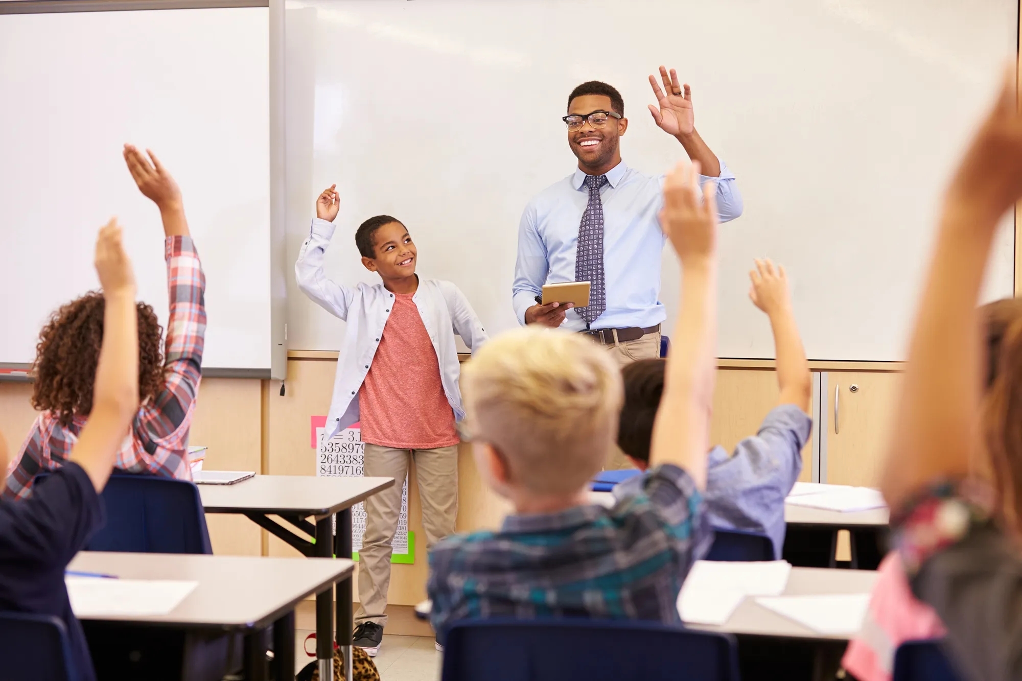 A man volunteering in a kids classroom 