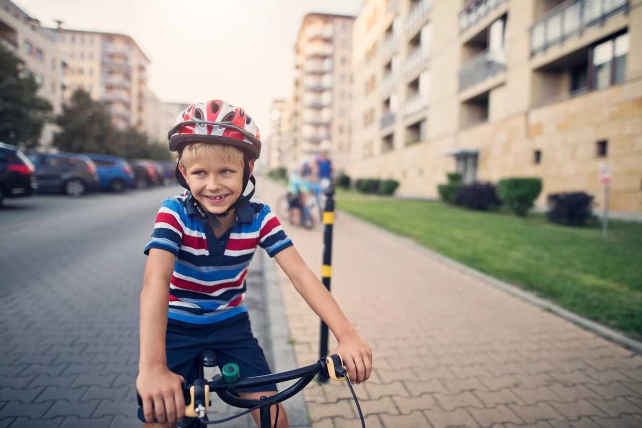 Kid wearing a helmet and riding a cycle